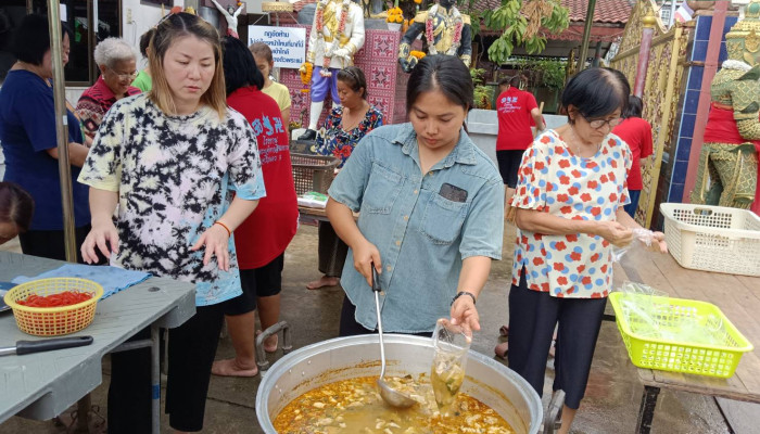 วันที่ 13 ตุลาคม 2567 โรงทานสมเด็จพระเจ้าตากสินมหาราช ร่วมกับมูลนิธิไทรสังวาล แจกอาหารให้กับประชาชน ณ โรงทานสมเด็จพระเจ้าตากสินมหาราช ซอยเจริญนคร 34